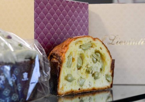 Panettone artigianale con farcitura al pistacchio
